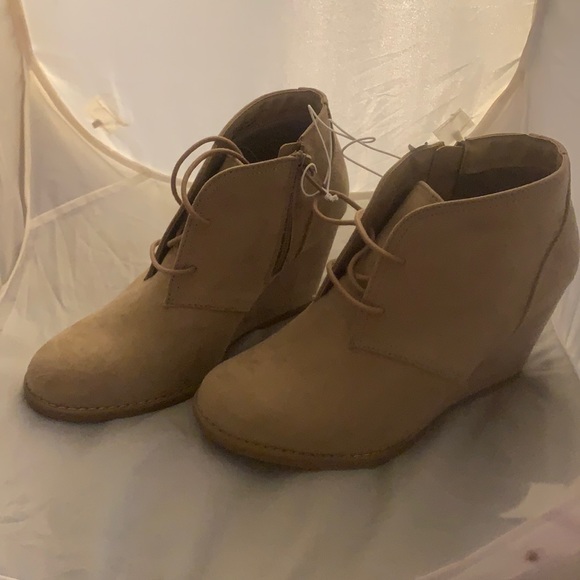 Universal Thread Shoes - Women’s 6.5W Brown Suede Wedge Booties NEW